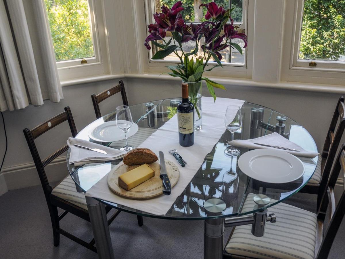 Saffrons Apartment Истборн Екстериор снимка