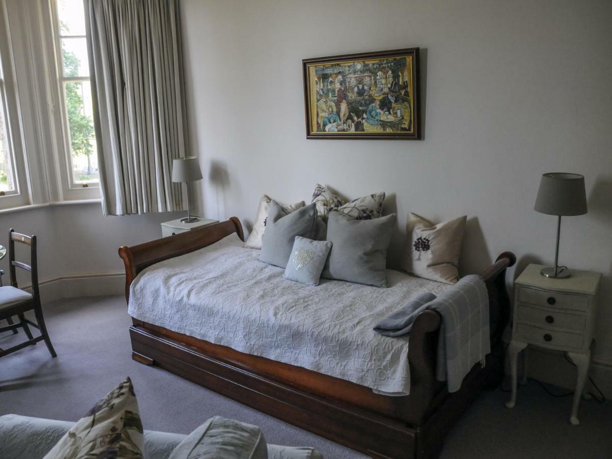 Saffrons Apartment Истборн Екстериор снимка
